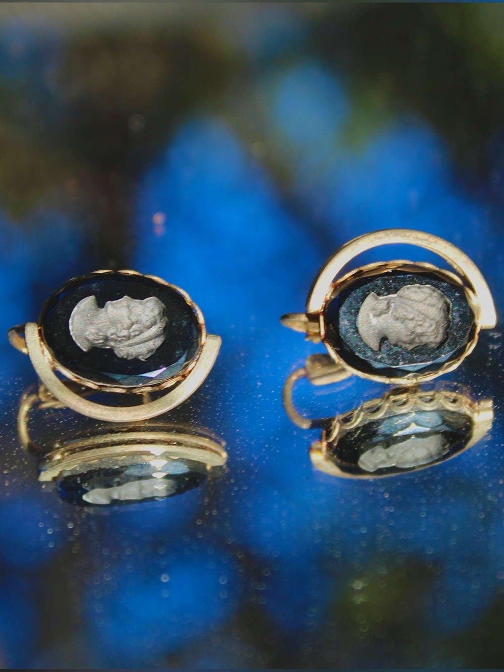 Vintage Mid-Century Gold Reverse Intaglio Glass Cameo Clip-On Earrings
